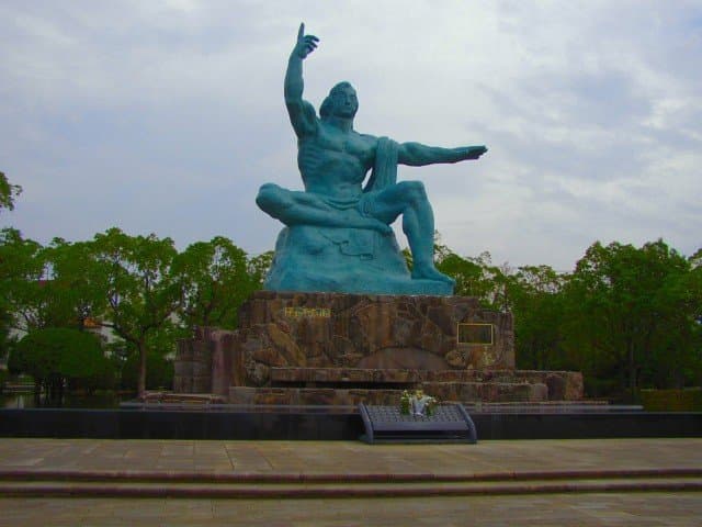 長崎県平和像